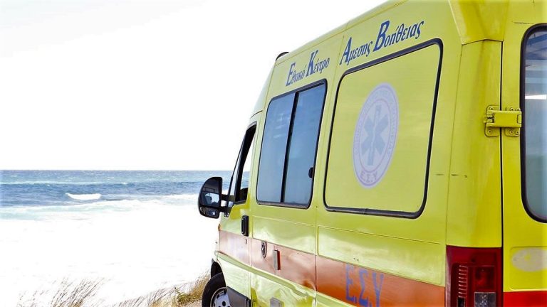 Λαγονήσι: Σε κρίσιμη αλλά σταθερή κατάσταση ο 47χρονος που έπεσε στη θάλασσα για να σώσει το παιδί του από πνιγμό
