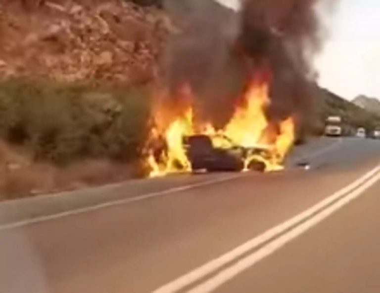 Τραγικός θάνατος για γυναίκα στη Φωκίδα- Πήρε φωτιά το αυτοκίνητό της μετά από τροχαίο