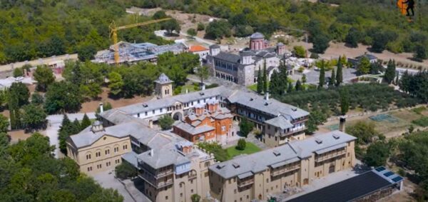 Δείτε βίντεο: Το μεγαλοπρεπές Ιερό Ησυχαστήριο του Τιμίου Προδρόμου στο Ακριτοχώρι Σερρών