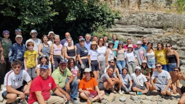 Κοζάνη: Φοιτητές έκτισαν με πέτρα καλντερίμια και αυλές στον Πεντάλοφο