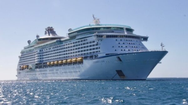 Με 410 επιβάτες έδεσε στο λιμάνι το Azamara Onward - Αναμένονται άλλα πέντε κρουαζιερόπλοια