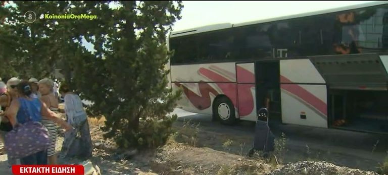 Θεσσαλονίκη: Φωτιά σε εν κινήσει τουριστικό λεωφορείο με επιβάτες- video