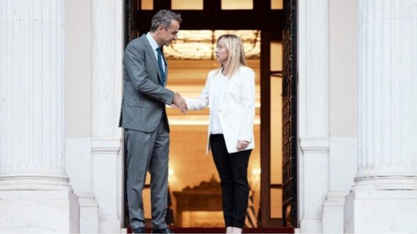Διμερείς σχέσεις, ενεργειακή συνεργασία και μεταναστευτικό στο επίκεντρο του δείπνου εργασίας Μητσοτάκη- Μελόνι