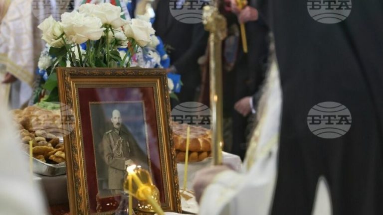 ΒΤΑ: Πλήθος κόσμου στη Μονή Ρίλα για την 80ή επέτειο του θανάτου του βασιλιά Μπόρις