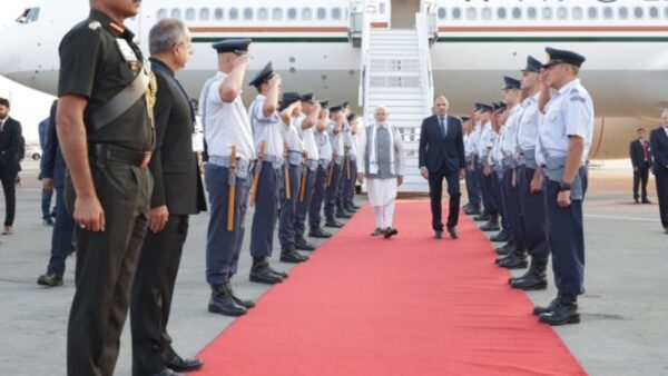 Έφτασε στην Αθήνα ο Μόντι: «Στόχος η εμβάθυνση της φιλίας μεταξύ Ινδίας – Ελλάδας»