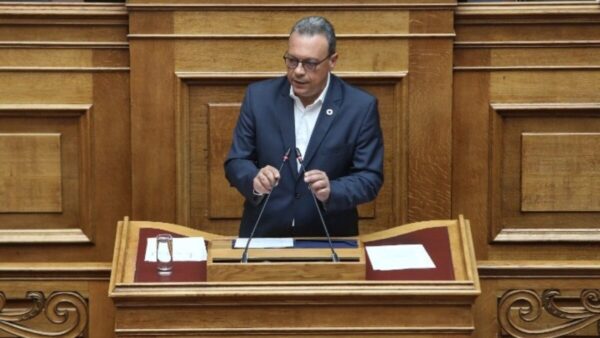 Σ.Φάμελλος: Προσωπική ευθύνη του πρωθυπουργού η εξέλιξη των πυρκαγιών