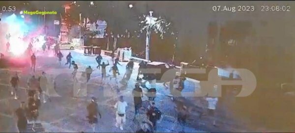 Νέα Φιλαδέλφεια: Βίντεο ντοκουμέντο από την καταδρομική επίθεση των Κροατών χούλιγκαν