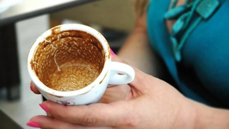 Πώς διαβάζουν το φλυτζάνι του καφέ οι ειδικοί- Τι σημαίνουν τα σύμβολα