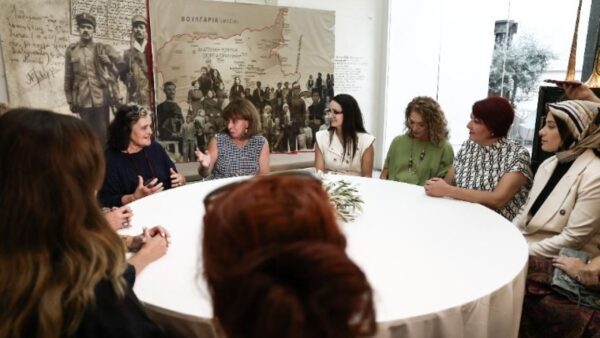 Με δώδεκα γυναίκες του 'Εβρου συναντήθηκε η Κατ. Σακελλαροπούλου