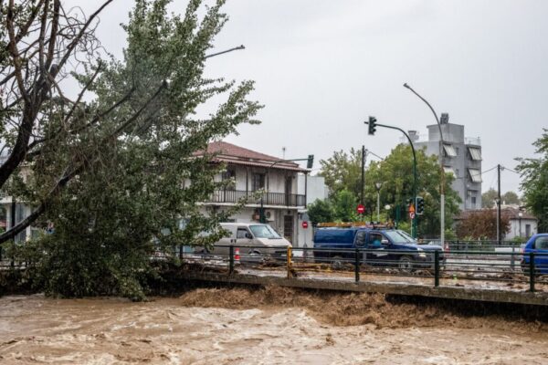 Βόλος: Έκλεψαν ηλεκτρικές συσκευές από πλημμυροπαθή! Δύο συλλήψεις για πλιάτσικο