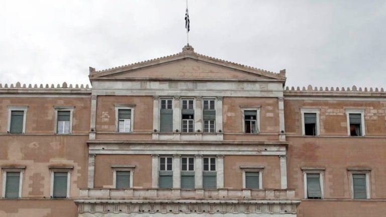 Βουλή: Ομόφωνα άρση ασυλίας για Δ. Καλαματιανό, Γ. Κοτρωνιά και Ρ. Δούρου