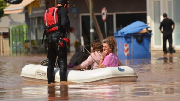 Συνεχίζονται οι διασώσεις εγκλωβισμένων στον δήμο Παλαμά