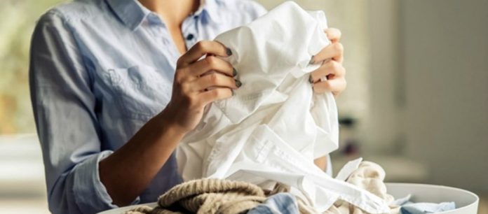 Πώς να μην κιτρινίζουν τα λευκά ρούχα – Χρήσιμες συμβουλές