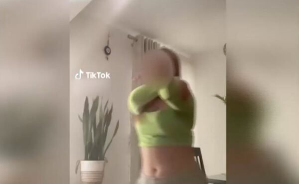 Θεσσαλονίκη: Σοκαριστικό βίντεο από τον βάναυσο ξυλοδαρμό 14χρονου από 15χρονη-Το ανήρτησε η ίδια στο τικ τοκ