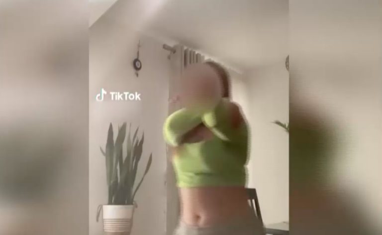 Θεσσαλονίκη: Σοκαριστικό βίντεο από τον βάναυσο ξυλοδαρμό 14χρονου από 15χρονη-Το ανήρτησε η ίδια στο τικ τοκ