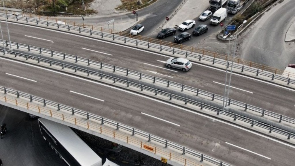 Θεσσαλονίκη: Δόθηκε στην κυκλοφορία και το παράπλευρο οδικό δίκτυο του ανισόπεδου κόμβου Κ16