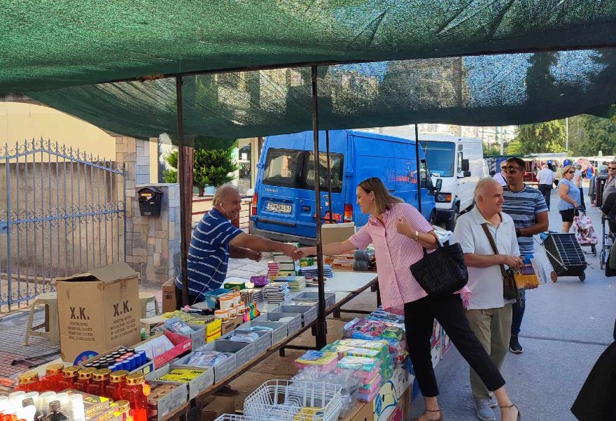 Στη λαϊκή αγορά Σερρών η Βαρβάρα Μητλιάγκα