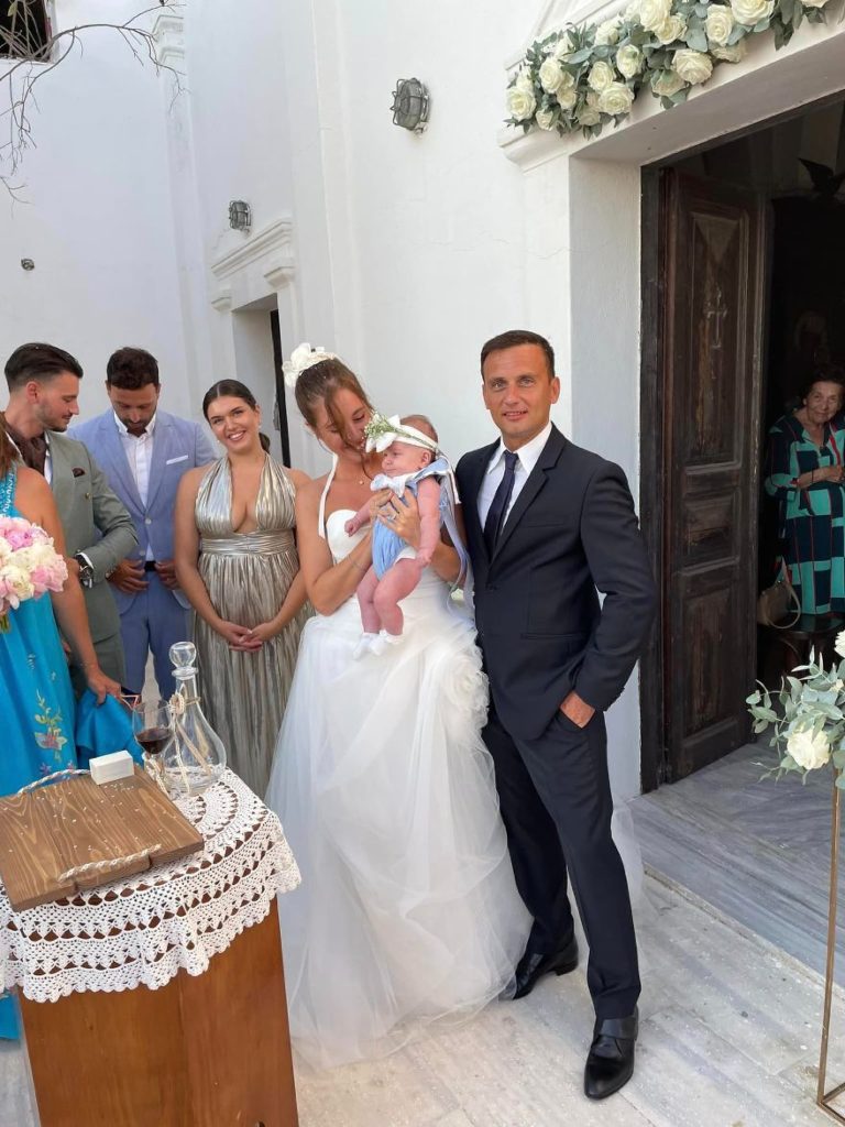 Σέρρες: Πανέμορφος γάμος στην Σαντορίνη για τον Άγγελο Μπαλαξή και την Ραφαέλλα