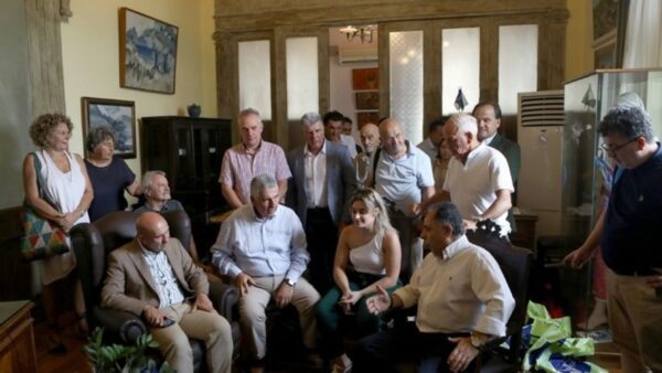 Υπογραφή συμφωνίας ειρήνης και φιλίας μεταξύ των δημάρχων Μυτιλήνης και Σμύρνης