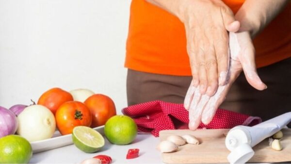 Πέντε λόγοι για να έχετε πάντα μια οδοντόκρεμα στην κουζίνα σας