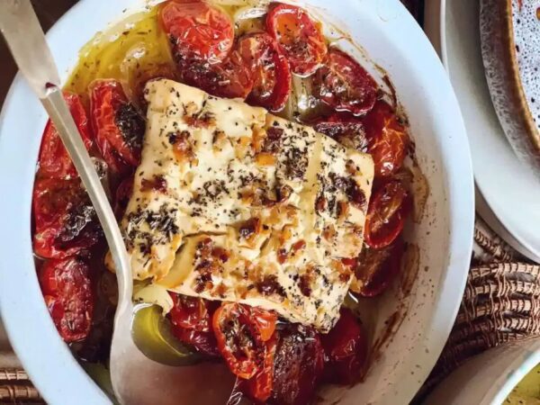 Φέτα ψητή με ντομάτες και ελαιόλαδο
