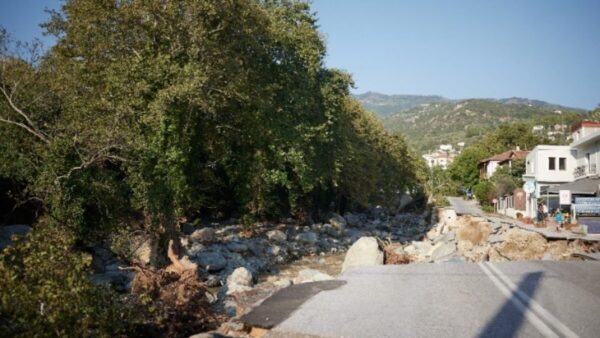 Κατακερματισμένο το οδικό δίκτυο στο Πήλιο - Βούλιαξε στο χώμα η παραλία στην Αγριά