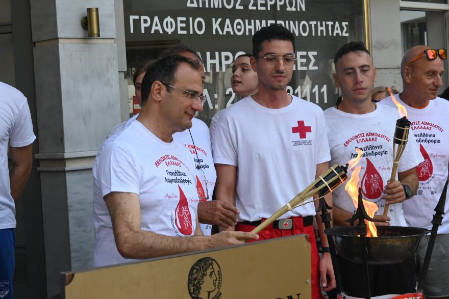 Ο Δήμαρχος Σερρών υποδέχθηκε τη Φλόγα της Αγάπης στο Δημαρχείο