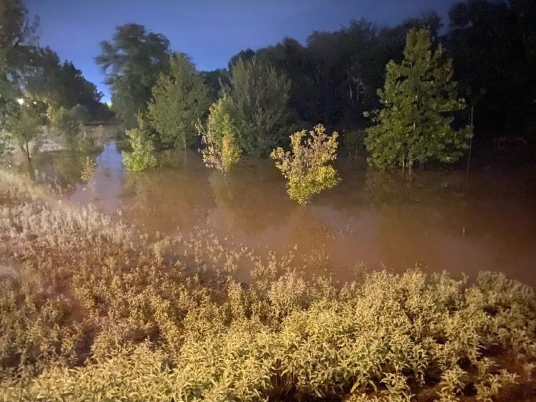 Λάρισα: Έκτακτη ανακοίνωση του δήμου Λαρισαίων- Σοβαρός κίνδυνος να πλημμυρίσει ο Πηνειός μέσα στην πόλη