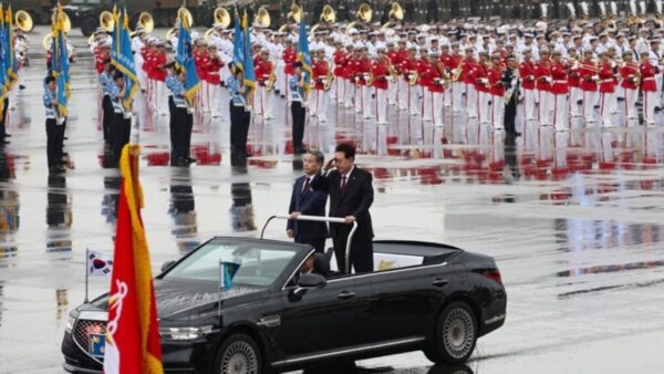 Ο πρόεδρος της Ν. Κορέας προειδοποιεί τη Β. Κορέα με «συντριπτική απάντηση» εάν χρησιμοποιήσει πυρηνικά όπλα