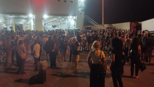 Διαμαρτυρία στο λιμάνι της Σούδας για το θάνατο του Αντώνη Καρυώτη