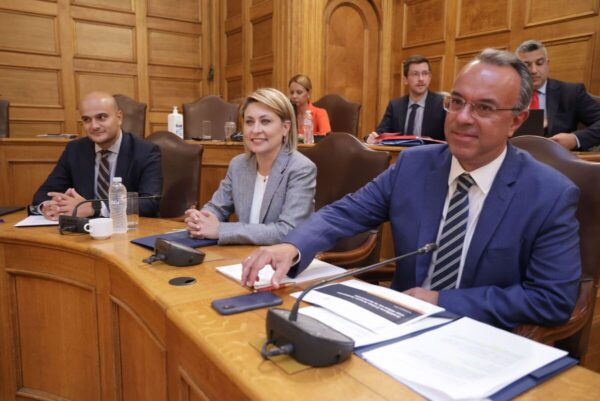 Σταϊκούρας: «Αναβαθμίζουμε τον στόλο των αστικών συγκοινωνιών σε Αθήνα και Θεσσαλονίκη με 1.300 νέα λεωφορεία