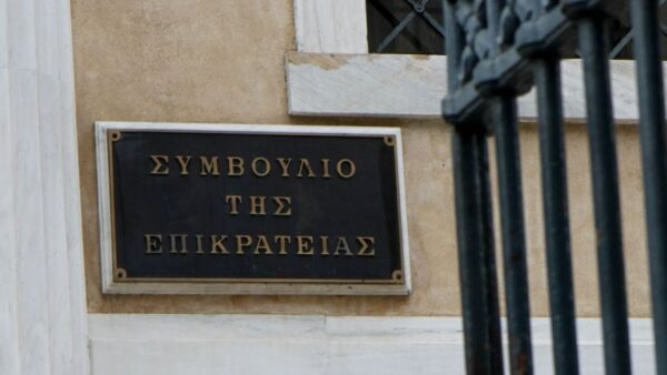 Προσφυγή των φωτογράφων στο ΣτΕ για τις νέες ταυτότητες: "Μας κόβουν μέσο βιοπορισμού μας"