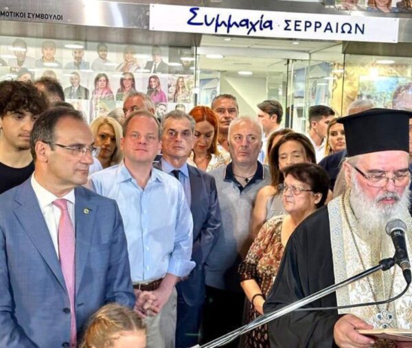 Σε πανηγυρικό κλίμα τα εγκαίνια του εκλογικού κέντρου της «Συμμαχίας Σερραίων» - Το αδιαχώρητο στον πεζόδρομο της Κ.Καραμανλή 