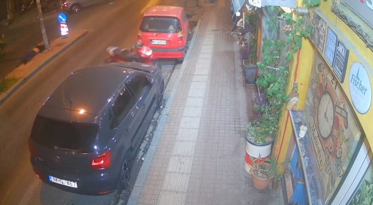 Βίντεο - σοκ στη Θεσσαλονίκη: Οδηγός Ι.Χ χτυπά και εγκαταλείπει οδηγό μηχανής