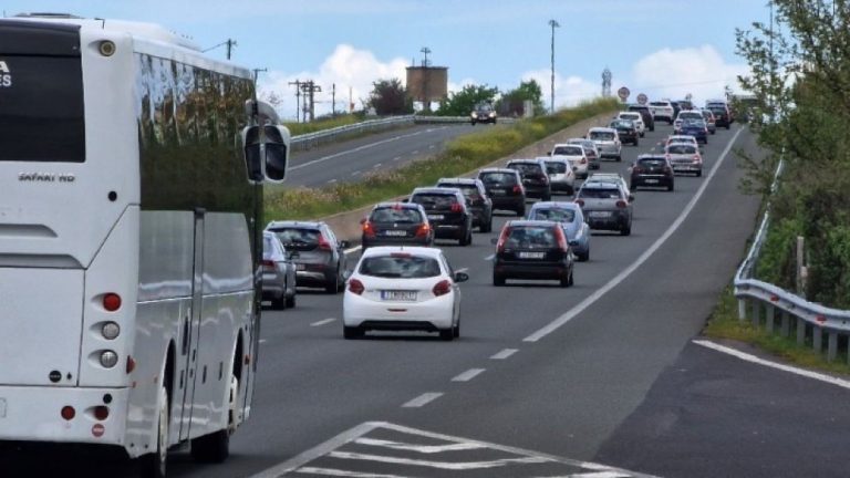 Θεσσαλονίκη: Καραμπόλες αυτοκινήτων σε Περιφερειακή Οδό και Δερβένι – Σημαντικές καθυστερήσεις στην κίνηση των οχημάτων