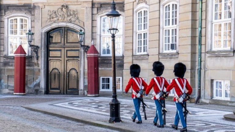 Άφησε το γοβάκι της στα γενέθλια του πρίγκιπα Κρίστιαν της Δανίας