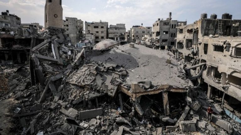 H Γάζα βομβαρδίζεται ανηλεώς - Πυροβόλα, άρματα και ελικόπτερα κατά μήκος των συνόρων