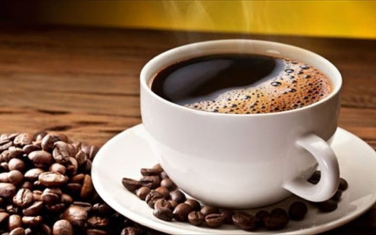 Καφές το πρωί: Γιατί δεν πρέπει να τον πίνετε με άδειο στομάχι