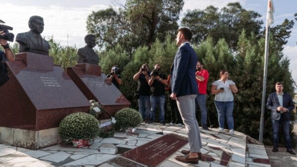Ο Στ. Κασσελάκης κατέθεσε στεφάνι στο μνημείο ηρωομαρτύρων Μισιαούλη και Καβάζογλου