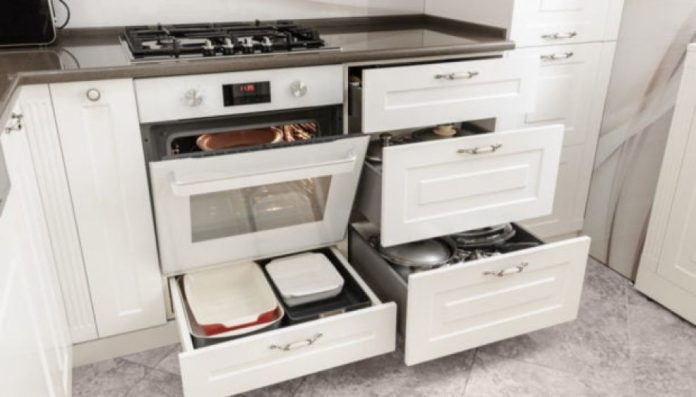 Οργάνωση κουζίνας: 9 βήματα για τακτοποιημένα ντουλάπια και συρτάρια