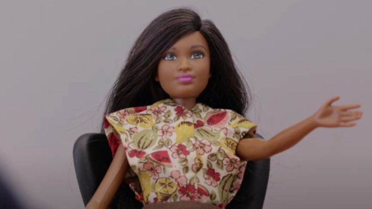 Το ντοκιμαντέρ για την πρώτη μαύρη κούκλα Barbie απέκτησε το Netflix