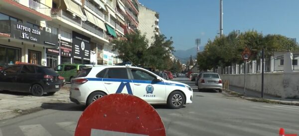 Σέρρες: Κλειστή η Ραιδεστού δίπλα στο γήπεδο του Πανσερραϊκού, απαγόρευση της διέλευσης πεζών από το πεζοδρόμιο- Video