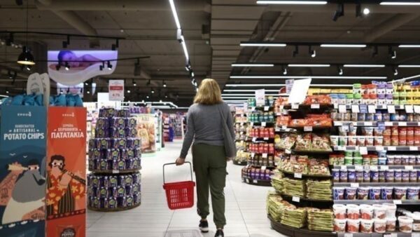 ΙΕΛΚΑ: Οι καταναλωτές μειώνουν τις δαπάνες και αλλάζουν διατροφικές συνήθειες