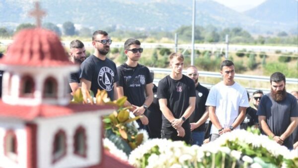 Μνημόσυνο στα Τέμπη για τους νεκρούς φίλους του ΠΑΟΚ