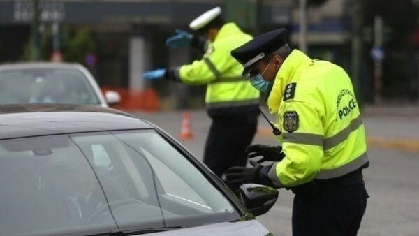 Χαλκιδική: 65χρονη στάθμευσε παράνομα και δάγκωσε τον αστυνομικό που πήγε να της “κόψει” κλήση
