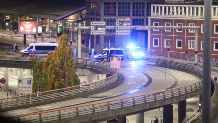 Συναγερμός για ένοπλο που κρατά όμηρο ένα παιδί στο αεροδρόμιο του Αμβούργου - Παραμένουν σε αναστολή οι πτήσεις