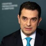 Αναφερόμενος στα πρόστιμα που δίνονται το τελευταίο διάστημα σε μεγάλες εταιρείες κι αν αυτό αποτελεί λύση ο κ. Σκρέκας τόνισε ότι «φυσικά και δίνουν λύση, γιατί αμέσως μετά βλέπουμε ότι οι τιμές σε αυτές τις εταιρείες μειώνονται».