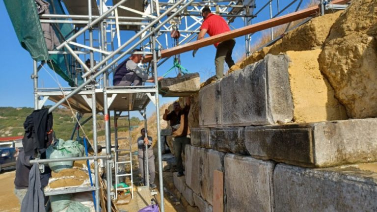 Αμφίπολη Σερρών: 25 αρχιτεκτονικά μέλη επιστρέφουν στον Τύμβο Καστά μετά από 21 αιώνες