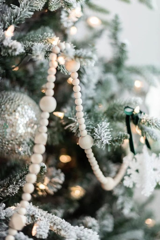 Πώς να στολίσεις το τέλειο Χριστουγεννιάτικο δέντρο: 11 συμβουλές διακόσμησης