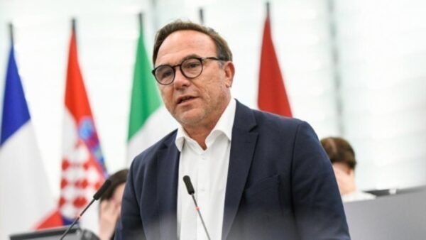 Πέτρος Κόκκαλης: Αποχώρησε από την ευρωομάδα του ΣΥΡΙΖΑ-ΠΣ